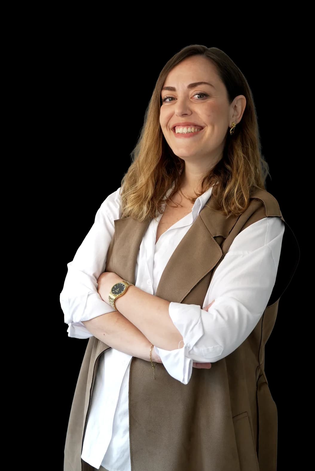Ana Gloria Sánchez Muñoz, psicóloga general sanitaria experta en altas capacidades, sonriendo con los brazos cruzados
