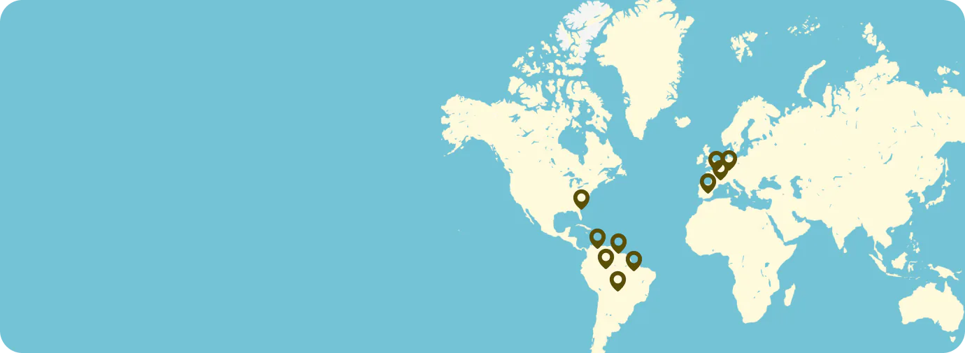Mapa del mundo con marcadores en los países donde el directorio tiene profesionales
